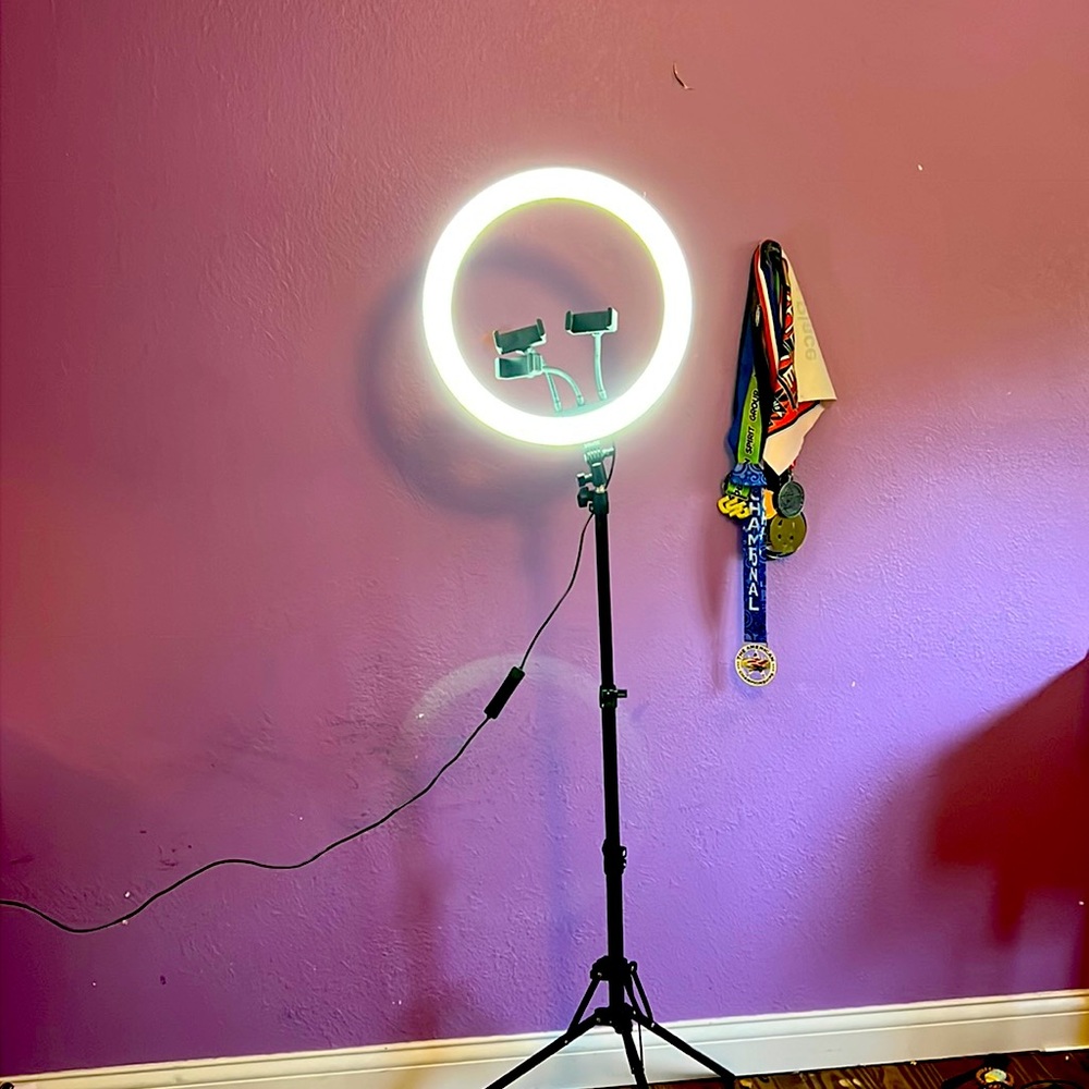 it has 3 different colors I’ve had it for a long time but never really used it